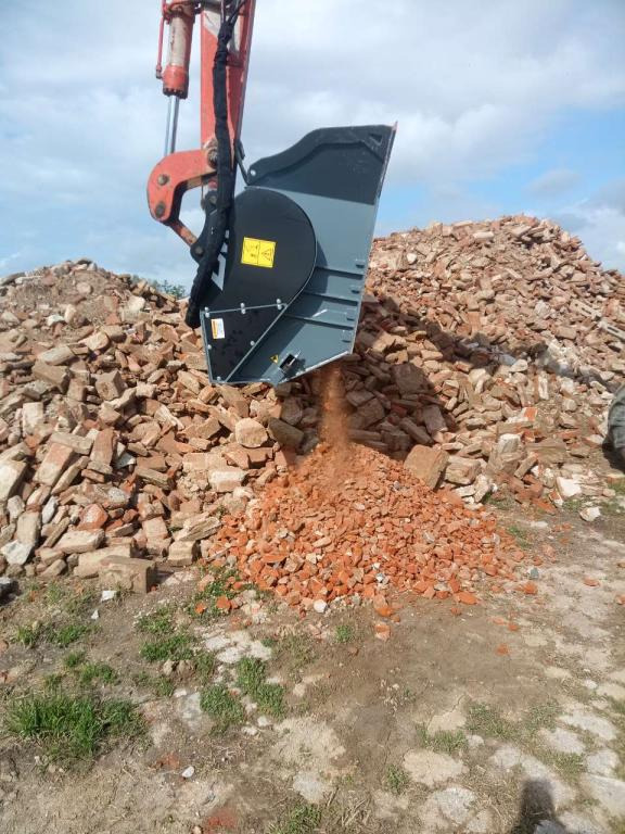 CM CM Crusher CBF-L 120 - Bucket for Excavator: picture 4 CM CM Crusher CBF-L 120 - Bucket for Excavator: picture 4