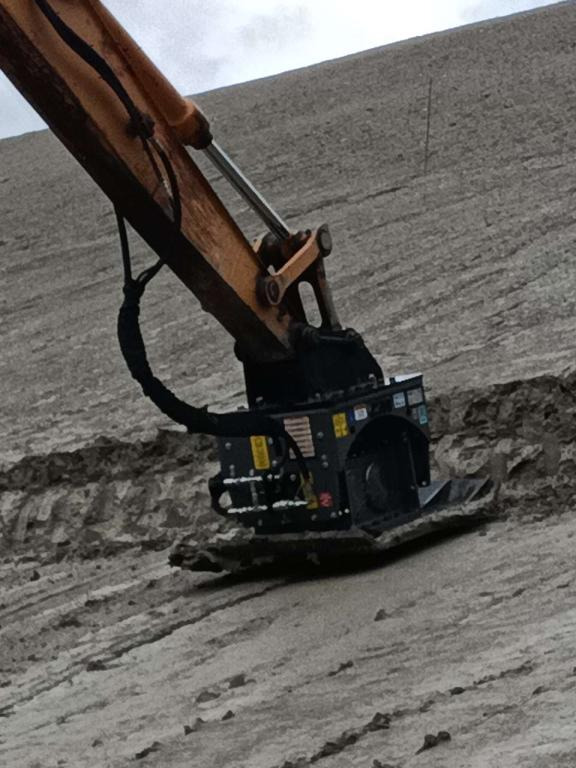 CM CM Crusher PV 60.100 - Vibratory plate: picture 1 CM CM Crusher PV 60.100 - Vibratory plate: picture 1