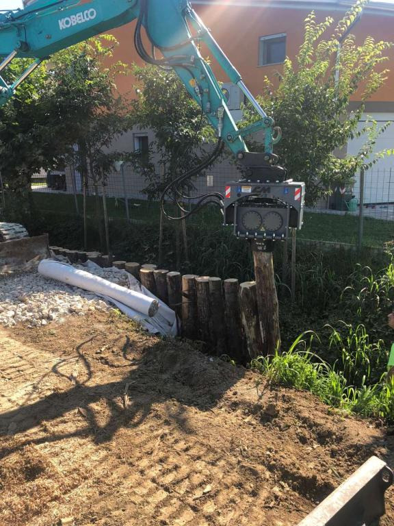 CM CM Crusher PV 60.80 Battipalo per escavatore - Pile driver for Construction machinery: picture 1 CM CM Crusher PV 60.80 Battipalo per escavatore - Pile driver for Construction machinery: picture 1