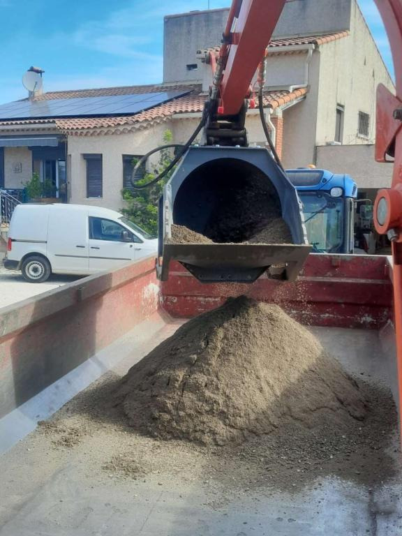 CM Crusher CBR 06 Screening Bucket - Bucket for Skid steer loader: picture 1 CM Crusher CBR 06 Screening Bucket - Bucket for Skid steer loader: picture 1