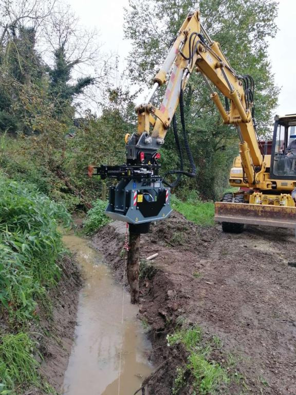 CM Crusher PV 45.80 Pile Driver - Pile driver for Skid steer loader: picture 2 CM Crusher PV 45.80 Pile Driver - Pile driver for Skid steer loader: picture 2