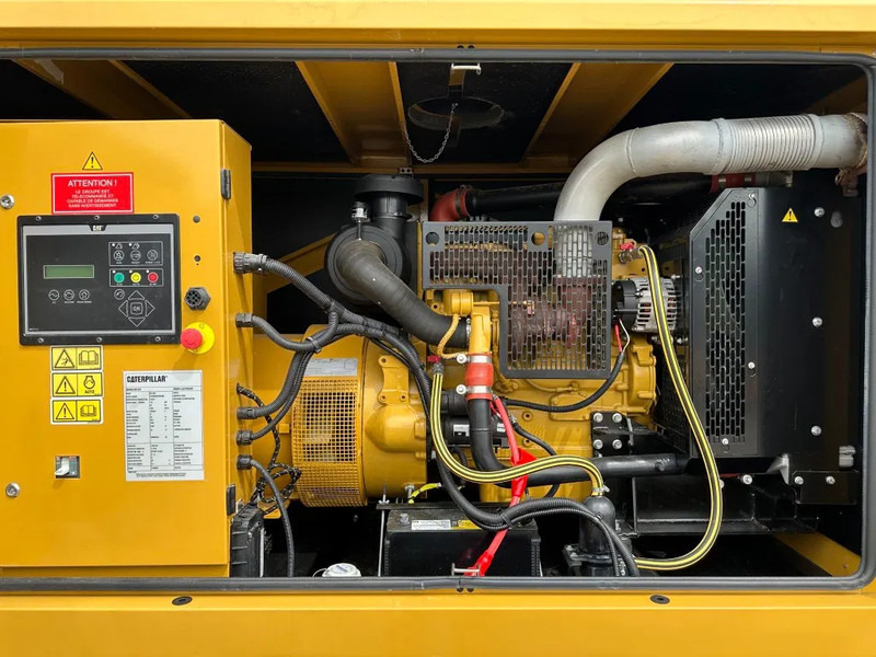 Caterpillar DE110E2 110 kVA Silent generatorset as New ! 121 hours XXL tank - Generator set: picture 2 Caterpillar DE110E2 110 kVA Silent generatorset as New ! 121 hours XXL tank - Generator set: picture 2