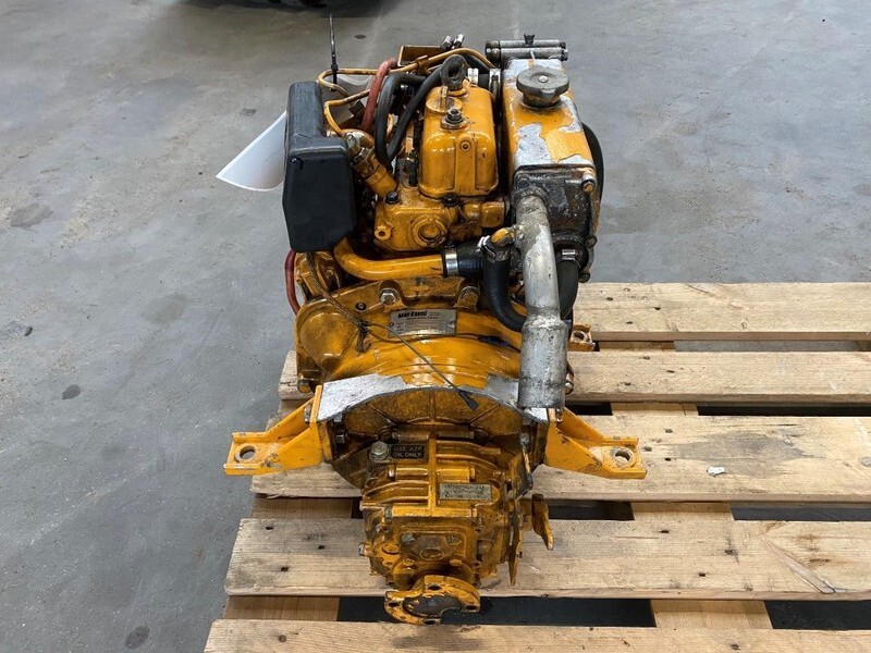 Caterpillar Vetus M205 7.7 kW / 10.5 PK Marine Diesel motor met keerkoppeling - Engine: picture 2 Caterpillar Vetus M205 7.7 kW / 10.5 PK Marine Diesel motor met keerkoppeling - Engine: picture 2