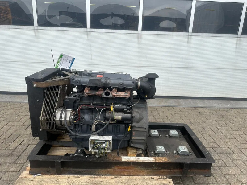 Deutz F4M 2011 Diesel motor 30 kW 39 PK bij 1500 rpm as New ! - Engine for Material handling equipment: picture 3 Deutz F4M 2011 Diesel motor 30 kW 39 PK bij 1500 rpm as New ! - Engine for Material handling equipment: picture 3