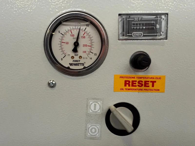 Fiac LS 8 - 200 Elektrische Schroefcompressor 6 kW 736 L / min 10 Bar New ! Overstock ! - Air compressor: picture 4 Fiac LS 8 - 200 Elektrische Schroefcompressor 6 kW 736 L / min 10 Bar New ! Overstock ! - Air compressor: picture 4