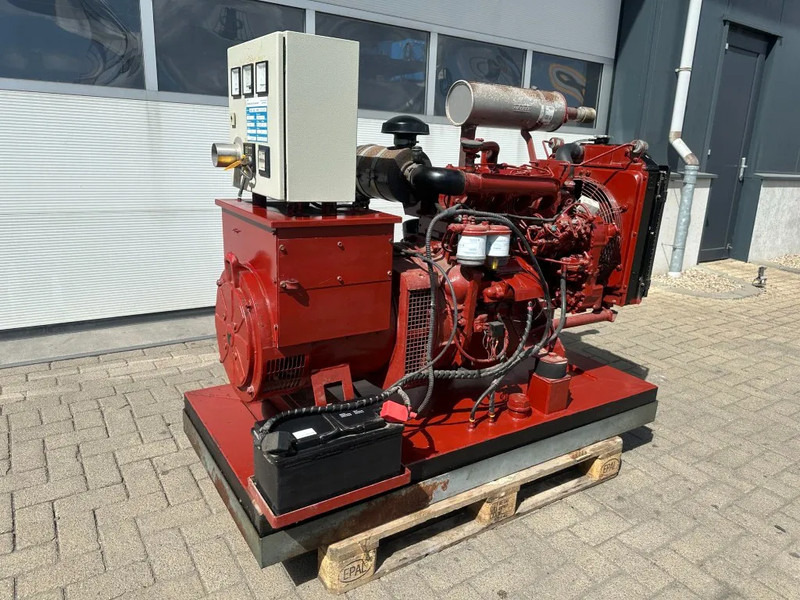 Iveco 8041 I 06.55 Leroy Somer 45 KVA noodstroom generatorset as New ! 104 hours - Generator set: picture 2 Iveco 8041 I 06.55 Leroy Somer 45 KVA noodstroom generatorset as New ! 104 hours - Generator set: picture 2