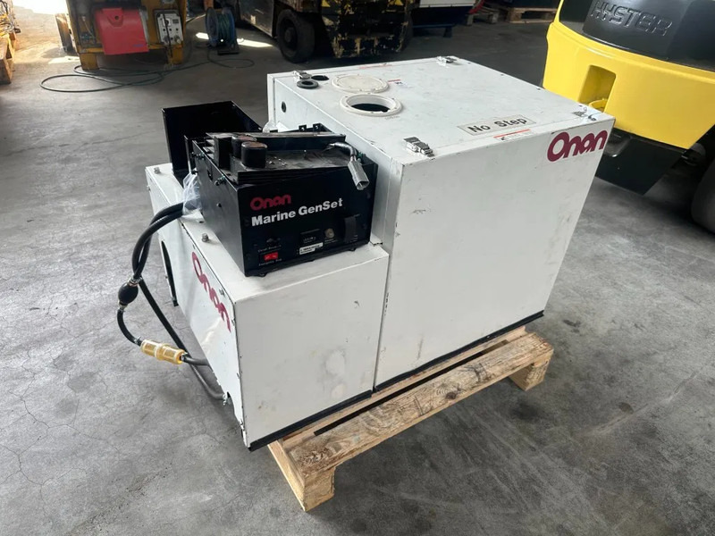 Kubota D1005 Onan 6.5 kVA Silent Marine generatorset - Generator set: picture 2 Kubota D1005 Onan 6.5 kVA Silent Marine generatorset - Generator set: picture 2