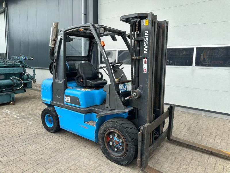 LPG forklift Nissan UGD02A30P0 3 ton Triplex Freelift LPG Heftruck: picture 8 LPG forklift Nissan UGD02A30P0 3 ton Triplex Freelift LPG Heftruck: picture 8