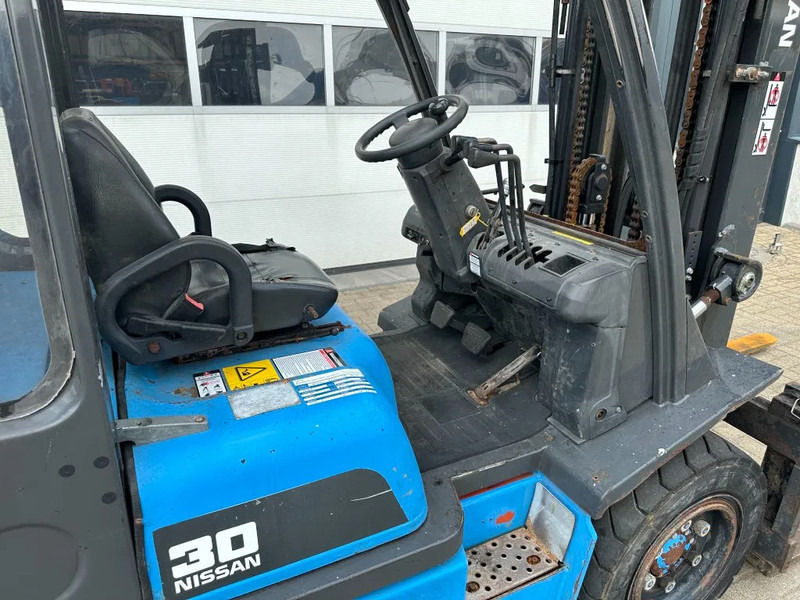 LPG forklift Nissan UGD02A30P0 3 ton Triplex Freelift LPG Heftruck: picture 12 LPG forklift Nissan UGD02A30P0 3 ton Triplex Freelift LPG Heftruck: picture 12
