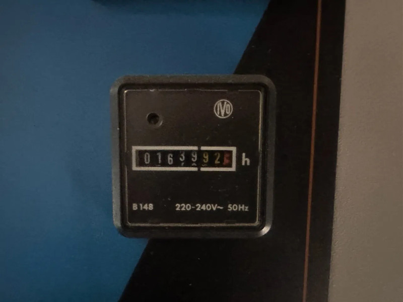 SDMO Detroit Leroy Somer 800 kVA Silent generatorset in 20 ft container 1639 hours ! - Generator set: picture 4 SDMO Detroit Leroy Somer 800 kVA Silent generatorset in 20 ft container 1639 hours ! - Generator set: picture 4