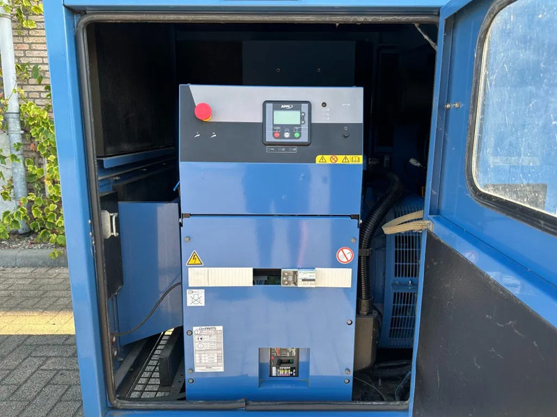 SDMO J110K John Deere 110 kVa silent noodstroom generatorset as New ! 40 hours ! - Generator set: picture 2 SDMO J110K John Deere 110 kVa silent noodstroom generatorset as New ! 40 hours ! - Generator set: picture 2