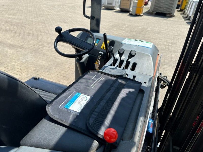Reach truck Toyota 6FBRE14 Triplex 1.4 ton Triplex Elektra Reachtruck: picture 19 Reach truck Toyota 6FBRE14 Triplex 1.4 ton Triplex Elektra Reachtruck: picture 19