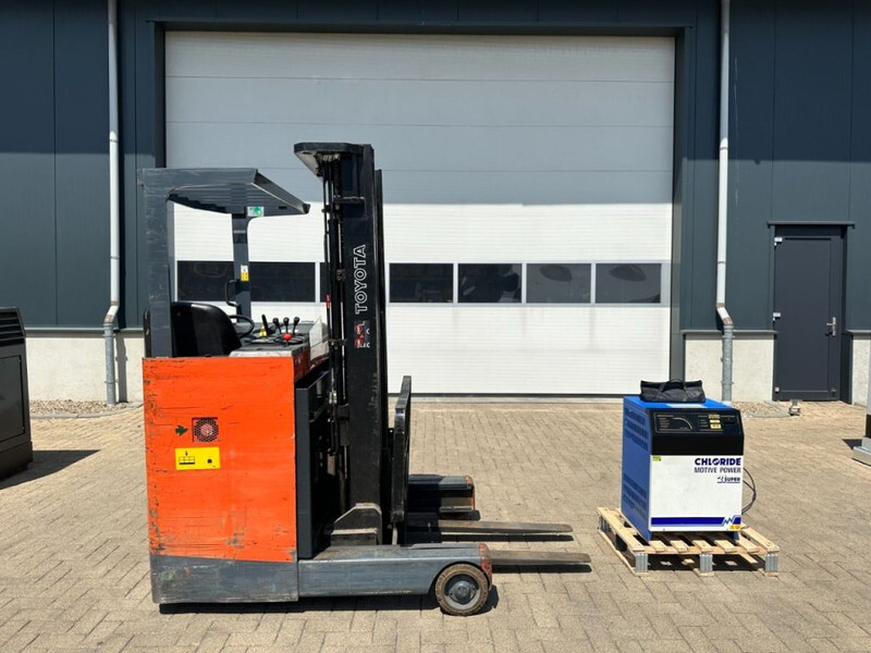 Reach truck Toyota 6FBRE14 Triplex 1.4 ton Triplex Elektra Reachtruck: picture 18 Reach truck Toyota 6FBRE14 Triplex 1.4 ton Triplex Elektra Reachtruck: picture 18