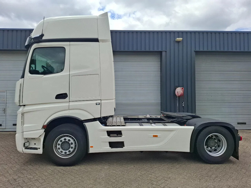 Mercedes-Benz Actros 1845 GIGASPACE more pcs in stock - Tractor unit: picture 4 Mercedes-Benz Actros 1845 GIGASPACE more pcs in stock - Tractor unit: picture 4