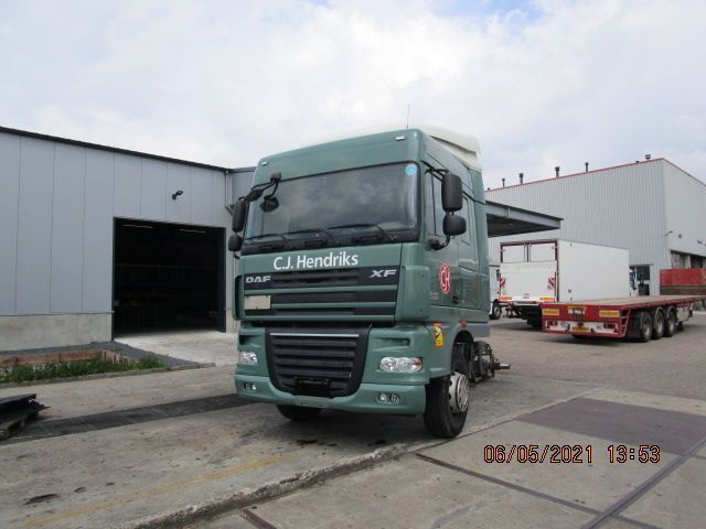 DAF XF 105 SPACE CABINE XF 105 EURO 5 - Cab and interior: picture 1 DAF XF 105 SPACE CABINE XF 105 EURO 5 - Cab and interior: picture 1