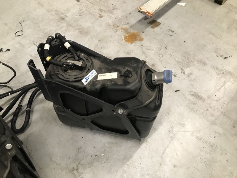Mercedes-Benz Ad-blue tank met vlotter en steun - Exhaust system: picture 4 Mercedes-Benz Ad-blue tank met vlotter en steun - Exhaust system: picture 4