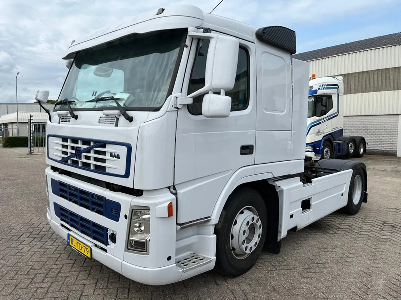 Volvo FM 9 Motor defect (loopt wel, waarschijnlijk kleppentrein beschadigd) - Tractor unit: picture 1 Volvo FM 9 Motor defect (loopt wel, waarschijnlijk kleppentrein beschadigd) - Tractor unit: picture 1