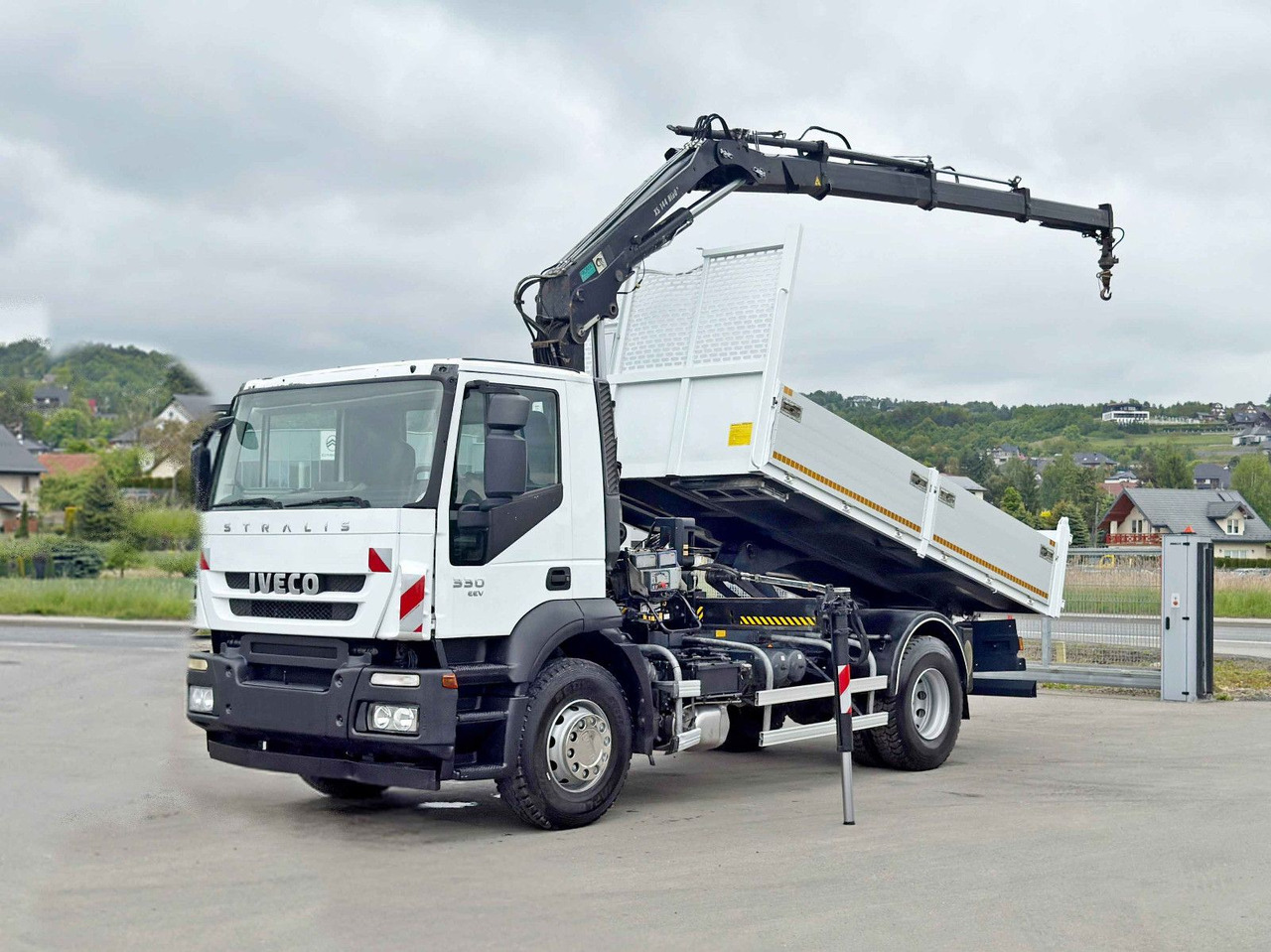 Iveco STRALIS 330 *HIAB 144 BS-3 HIDUO* TOPZUSTAND - Crane truck: picture 2 Iveco STRALIS 330 *HIAB 144 BS-3 HIDUO* TOPZUSTAND - Crane truck: picture 2