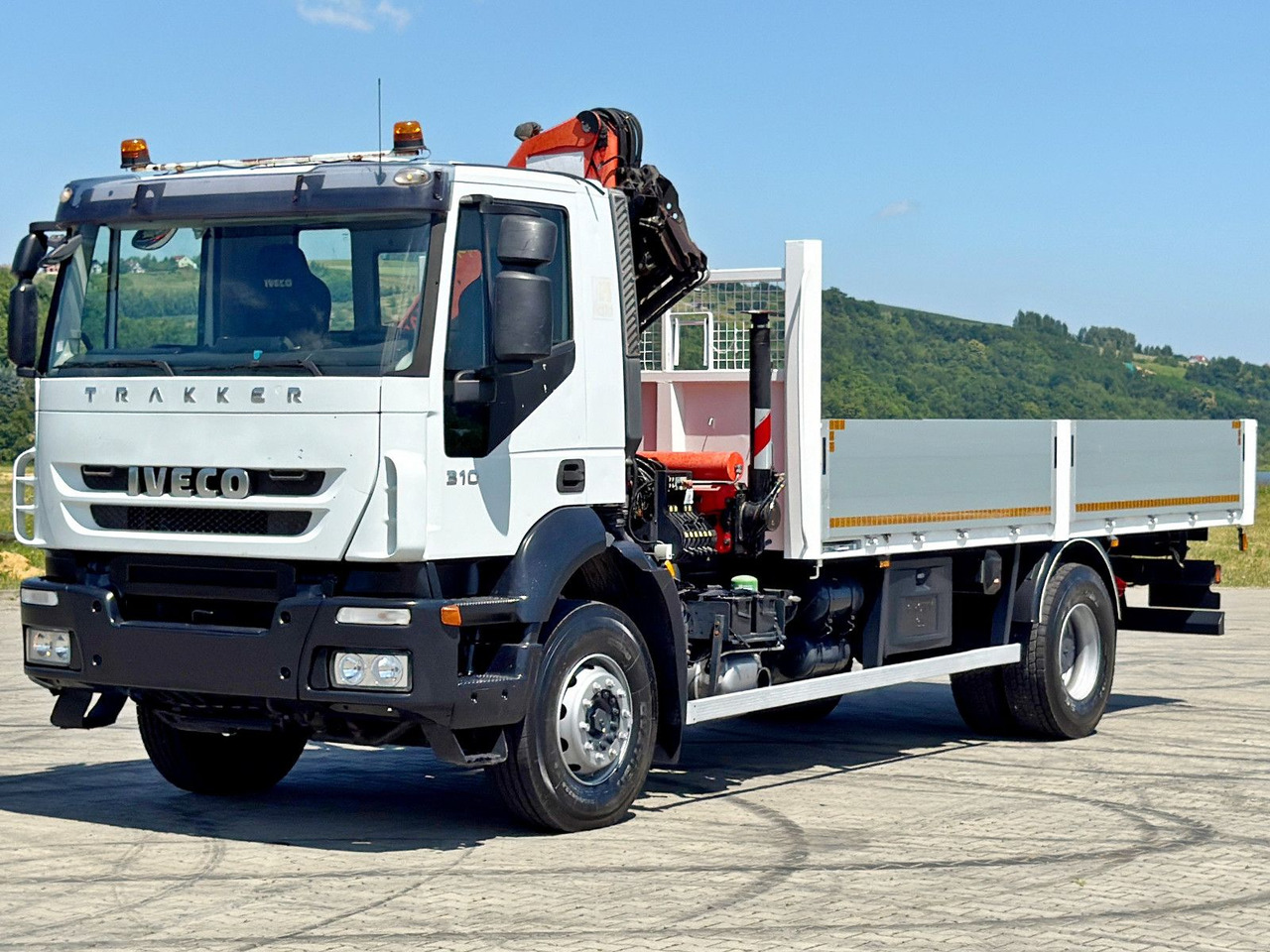 Iveco TRAKKER 310* PRITSCHE 6,00 m * PK 15500 * TOP - Crane truck: picture 3 Iveco TRAKKER 310* PRITSCHE 6,00 m * PK 15500 * TOP - Crane truck: picture 3