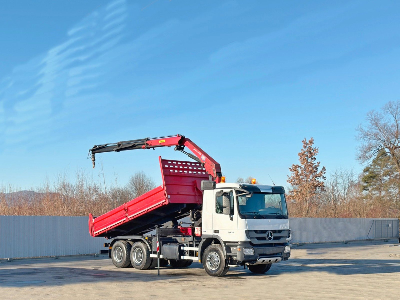 Mercedes-Benz ACTROS 2636* KIPPER 5,25 + BORDMATIC / 6x4 - Crane truck: picture 2 Mercedes-Benz ACTROS 2636* KIPPER 5,25 + BORDMATIC / 6x4 - Crane truck: picture 2