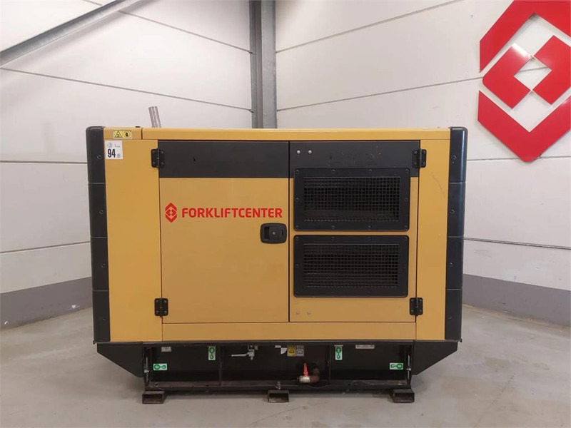 Cat DE33E0 - Material handling equipment: picture 2 Cat DE33E0 - Material handling equipment: picture 2