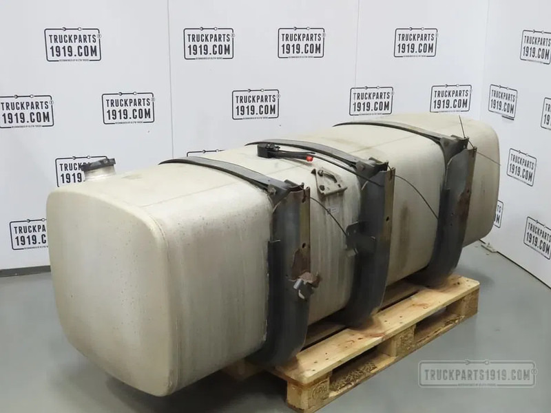 DAF 1673119 Brandstoftank + steunen 750L - Fuel tank for Truck: picture 2 DAF 1673119 Brandstoftank + steunen 750L - Fuel tank for Truck: picture 2