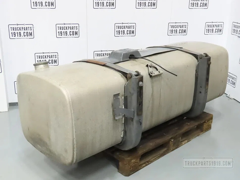 DAF 1949900 | Brandstoftank + steunen - Fuel tank for Truck: picture 2 DAF 1949900 | Brandstoftank + steunen - Fuel tank for Truck: picture 2