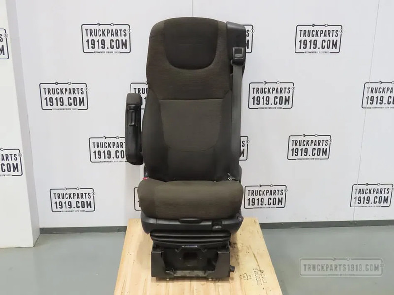 DAF 1978966 Bestuurdersstoel DAF XF 106 - Seat for Truck: picture 1 DAF 1978966 Bestuurdersstoel DAF XF 106 - Seat for Truck: picture 1