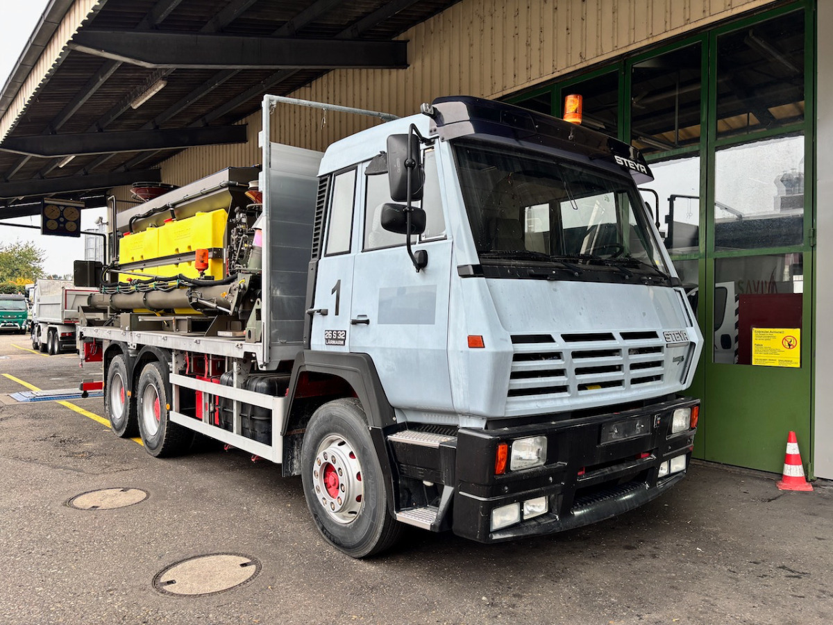 STEYR 26S32/ 6x4 Pisten Enteisung - Curtainsider truck: picture 1 STEYR 26S32/ 6x4 Pisten Enteisung - Curtainsider truck: picture 1