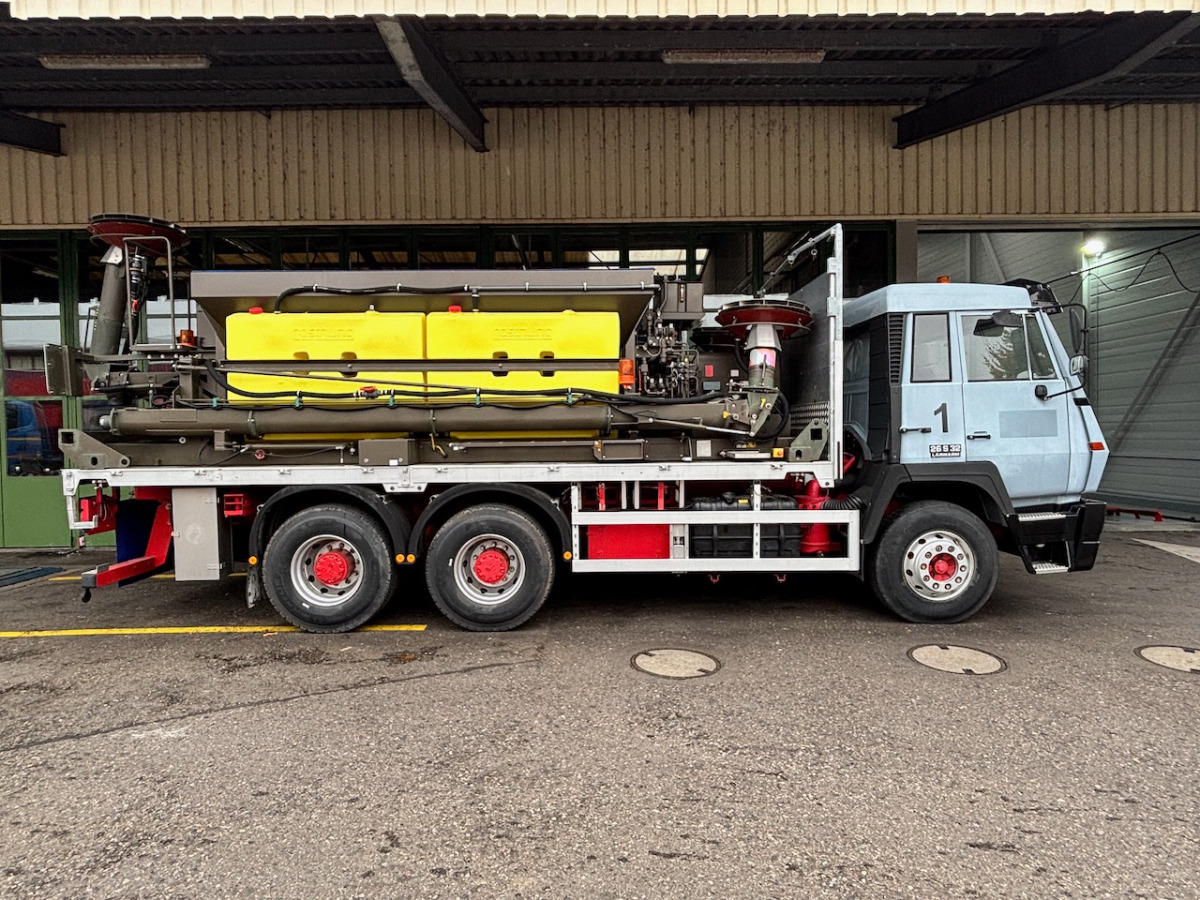 Curtainsider truck STEYR 26S32/ 6x4 Pisten Enteisung: picture 10