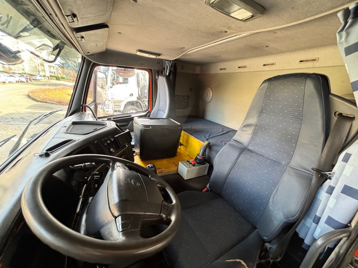 VOLVO FM 400 - Skip loader truck: picture 4 VOLVO FM 400 - Skip loader truck: picture 4