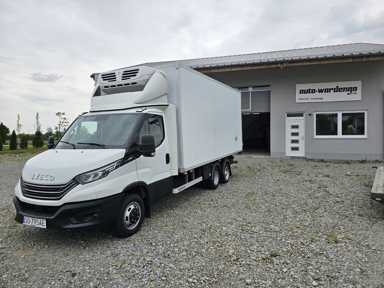 IVECO Daily BE-Truck 35S18H A8 180 PS Kühlkoffer 7.000kg Gesamtgewicht - Refrigerator truck: picture 1 IVECO Daily BE-Truck 35S18H A8 180 PS Kühlkoffer 7.000kg Gesamtgewicht - Refrigerator truck: picture 1