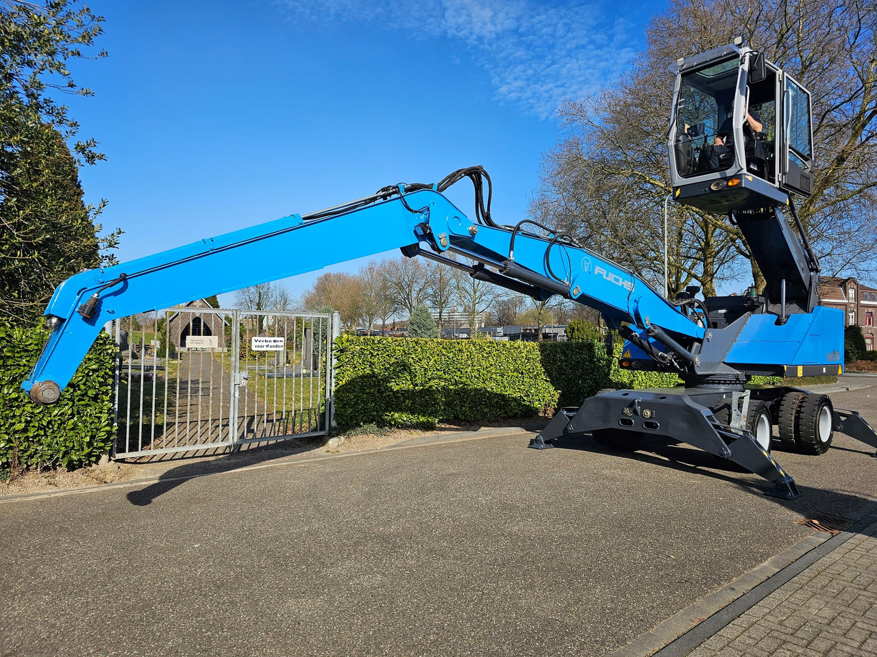 Fuchs MHL 320 With Multi Purpose Stick And Magnet System - Waste/ Industry handler: picture 2 Fuchs MHL 320 With Multi Purpose Stick And Magnet System - Waste/ Industry handler: picture 2