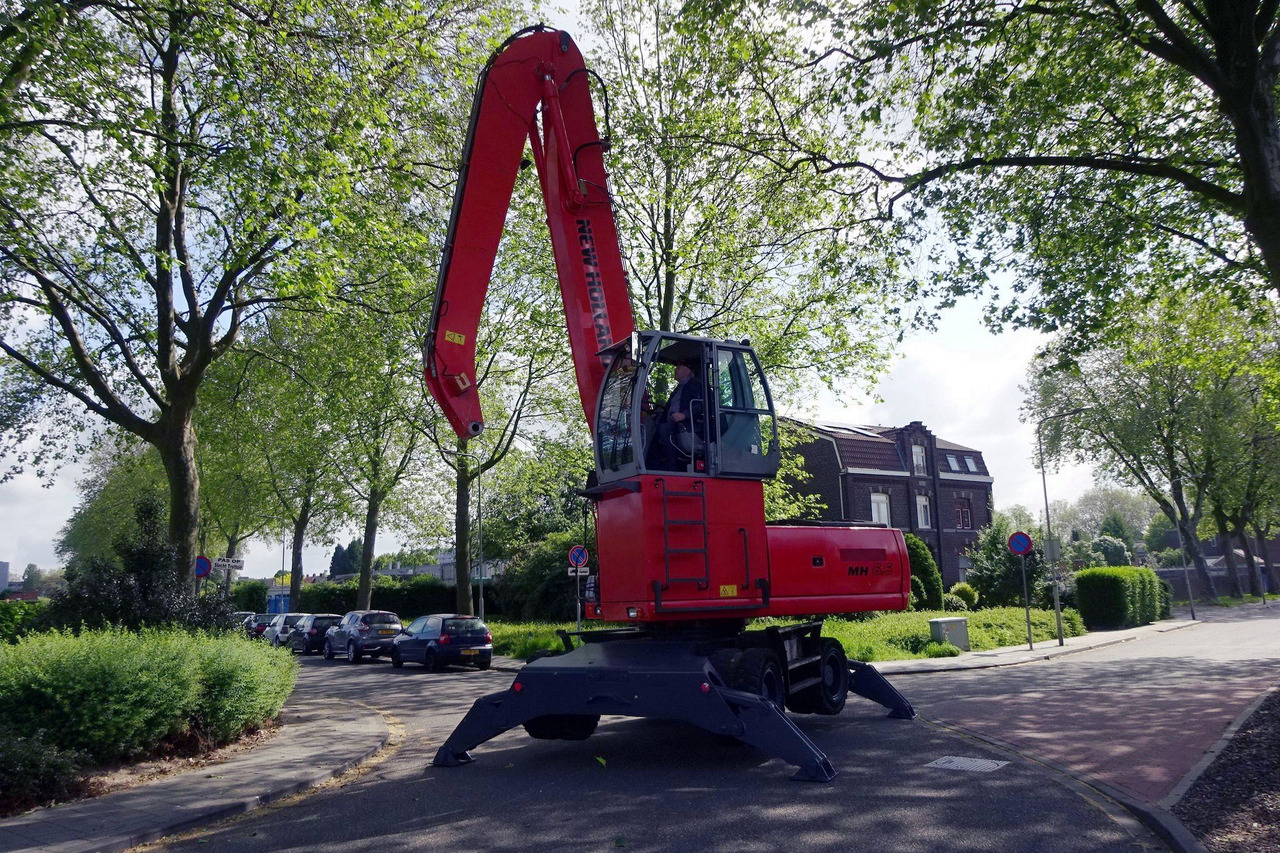 New Holland MH 6.6 With Multi Purpose Stick And Magnet System - Waste/ Industry handler: picture 3 New Holland MH 6.6 With Multi Purpose Stick And Magnet System - Waste/ Industry handler: picture 3