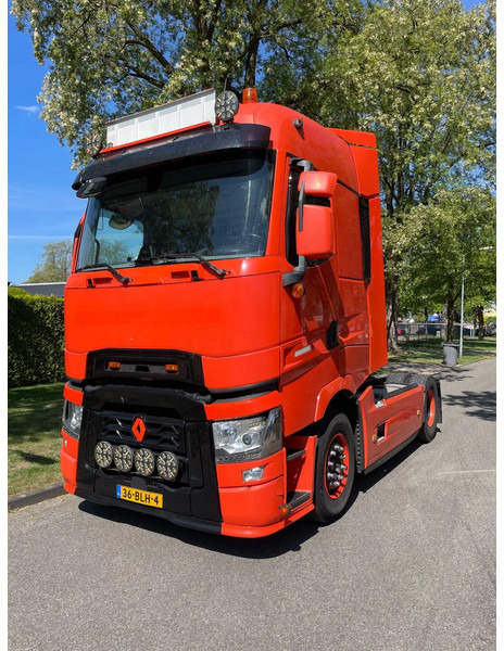 Renault T - Tractor unit: picture 1 Renault T - Tractor unit: picture 1