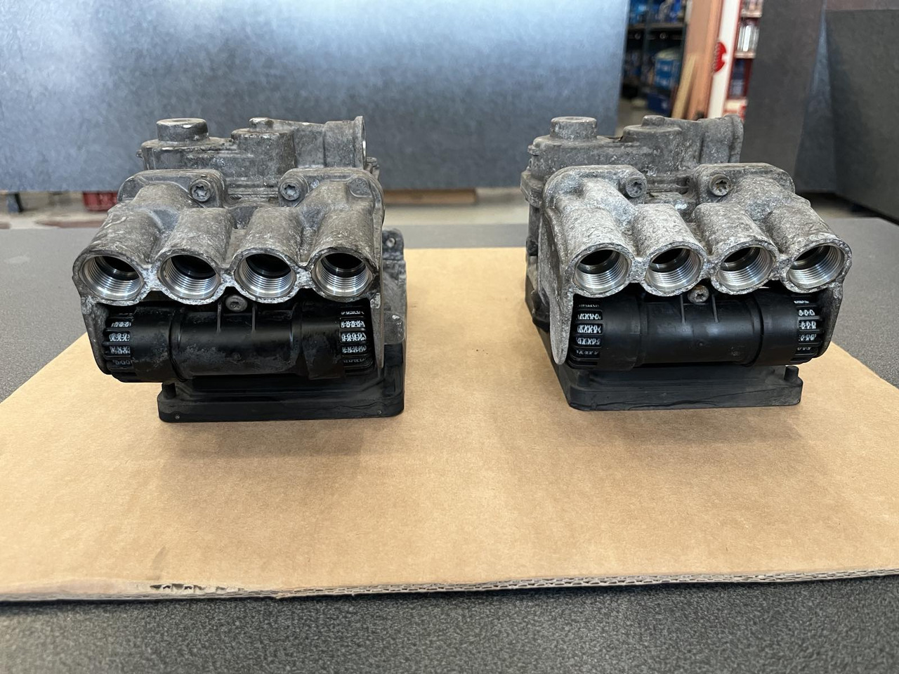 FOOT BRAKE VALVE ELECTRONIC BRAKE SYSTEM MAN TGM-TGL - Brake parts for Truck: picture 3 FOOT BRAKE VALVE ELECTRONIC BRAKE SYSTEM MAN TGM-TGL - Brake parts for Truck: picture 3