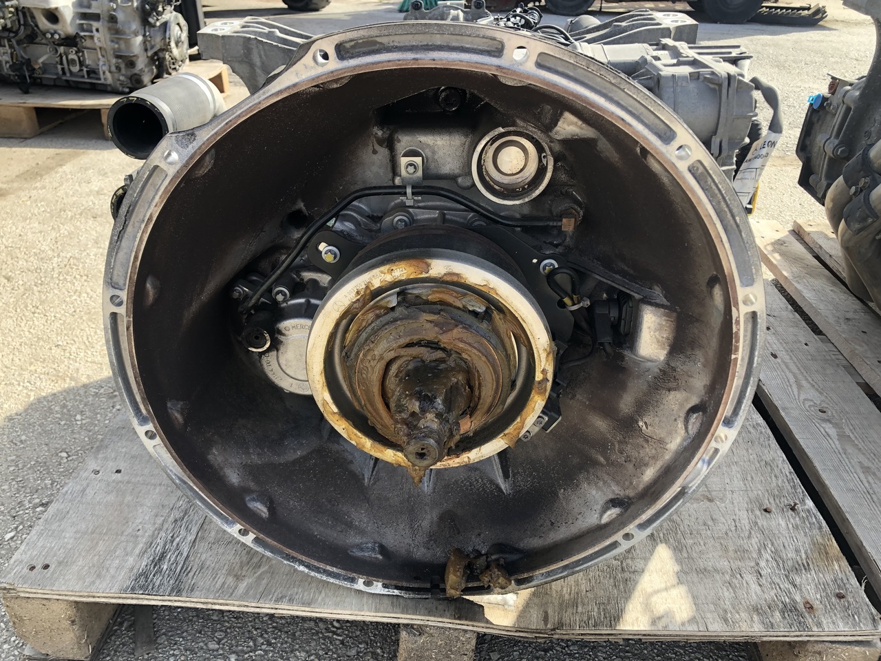 GEARBOX G211-12 ZKL RETARDER ACTROS MP4 (AVAILABLE 2PCS) - Gearbox for Truck: picture 2 GEARBOX G211-12 ZKL RETARDER ACTROS MP4 (AVAILABLE 2PCS) - Gearbox for Truck: picture 2