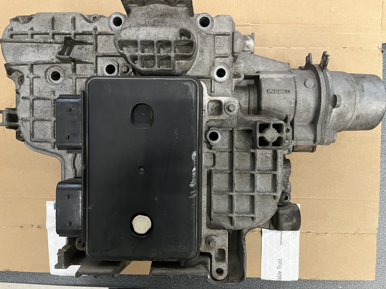 TRANSMISSION POSITIONER SHIFTING CYLINDER WITH CONTROL MODULE G211-12-ACTROS MP4 - Gearbox and parts for Truck: picture 3 TRANSMISSION POSITIONER SHIFTING CYLINDER WITH CONTROL MODULE G211-12-ACTROS MP4 - Gearbox and parts for Truck: picture 3