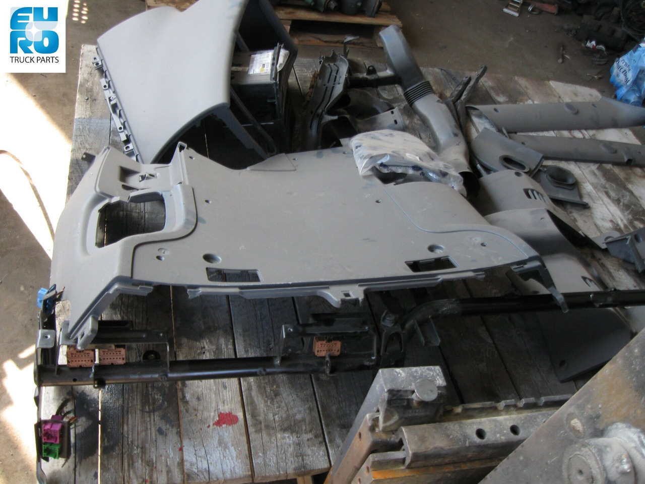 SCANIA P230 RHD NAAR LHD VERBOUWING SET 000024 - Body and exterior for Truck: picture 2 SCANIA P230 RHD NAAR LHD VERBOUWING SET 000024 - Body and exterior for Truck: picture 2