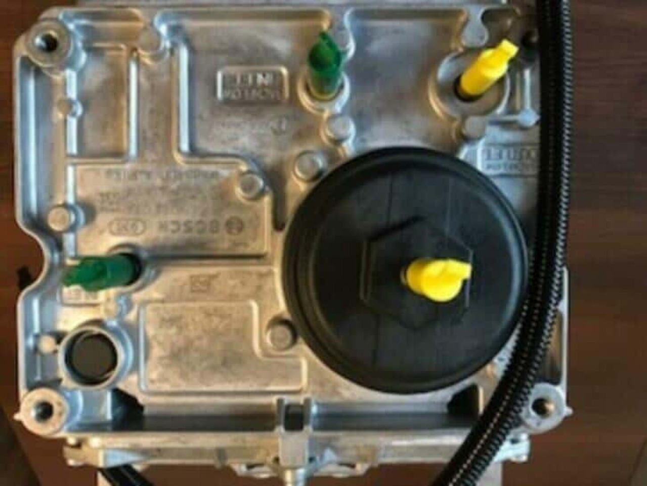 VOLVO ADBLUE SET POMP DOSEERKLEP VERSTUIVER 21687107SET - Fuel system for Truck: picture 2 VOLVO ADBLUE SET POMP DOSEERKLEP VERSTUIVER 21687107SET - Fuel system for Truck: picture 2