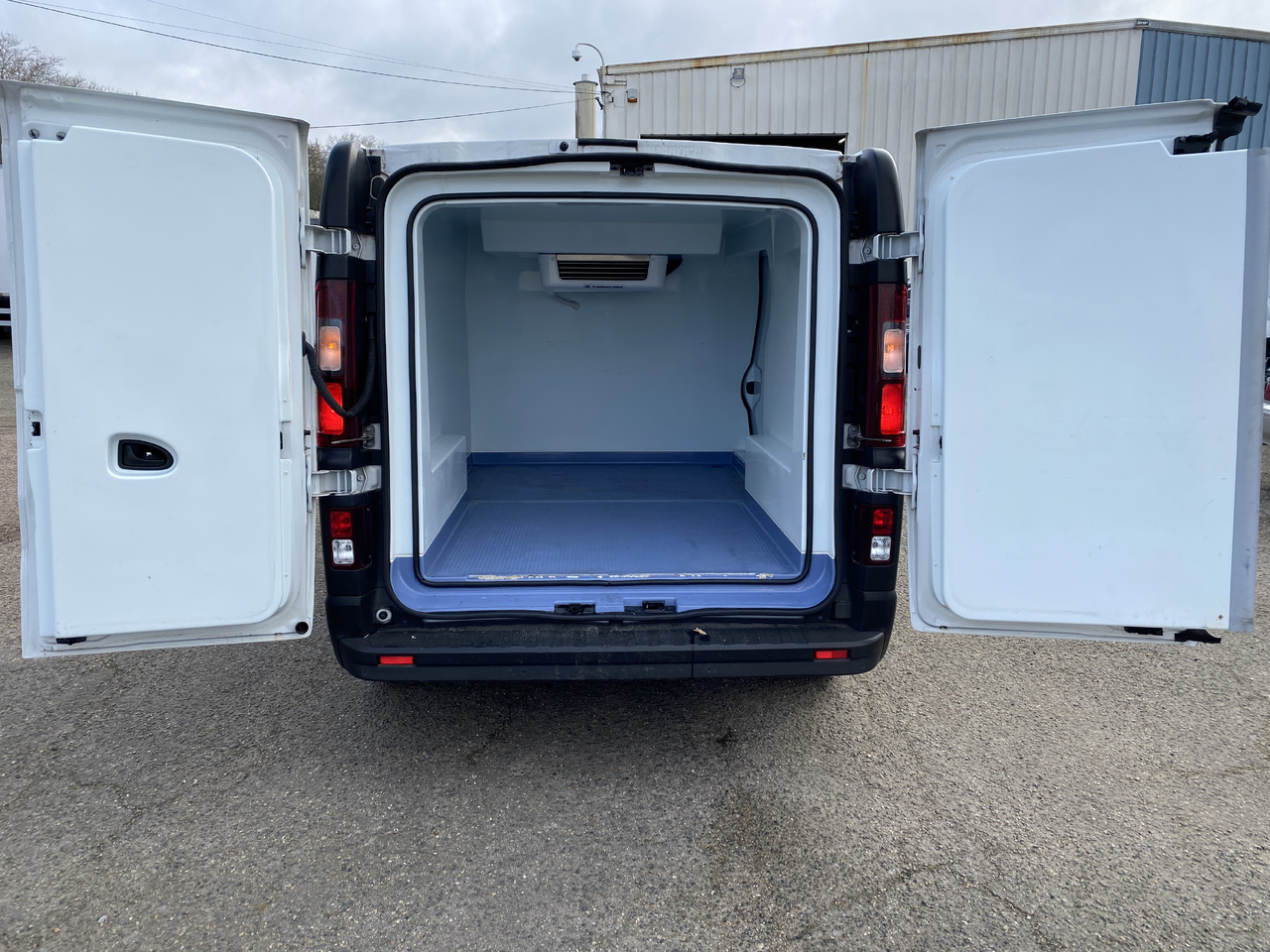 RENAULT TRAFIC FRIGORIFIQUE PORTE LATERALE - Refrigerated van: picture 5 RENAULT TRAFIC FRIGORIFIQUE PORTE LATERALE - Refrigerated van: picture 5