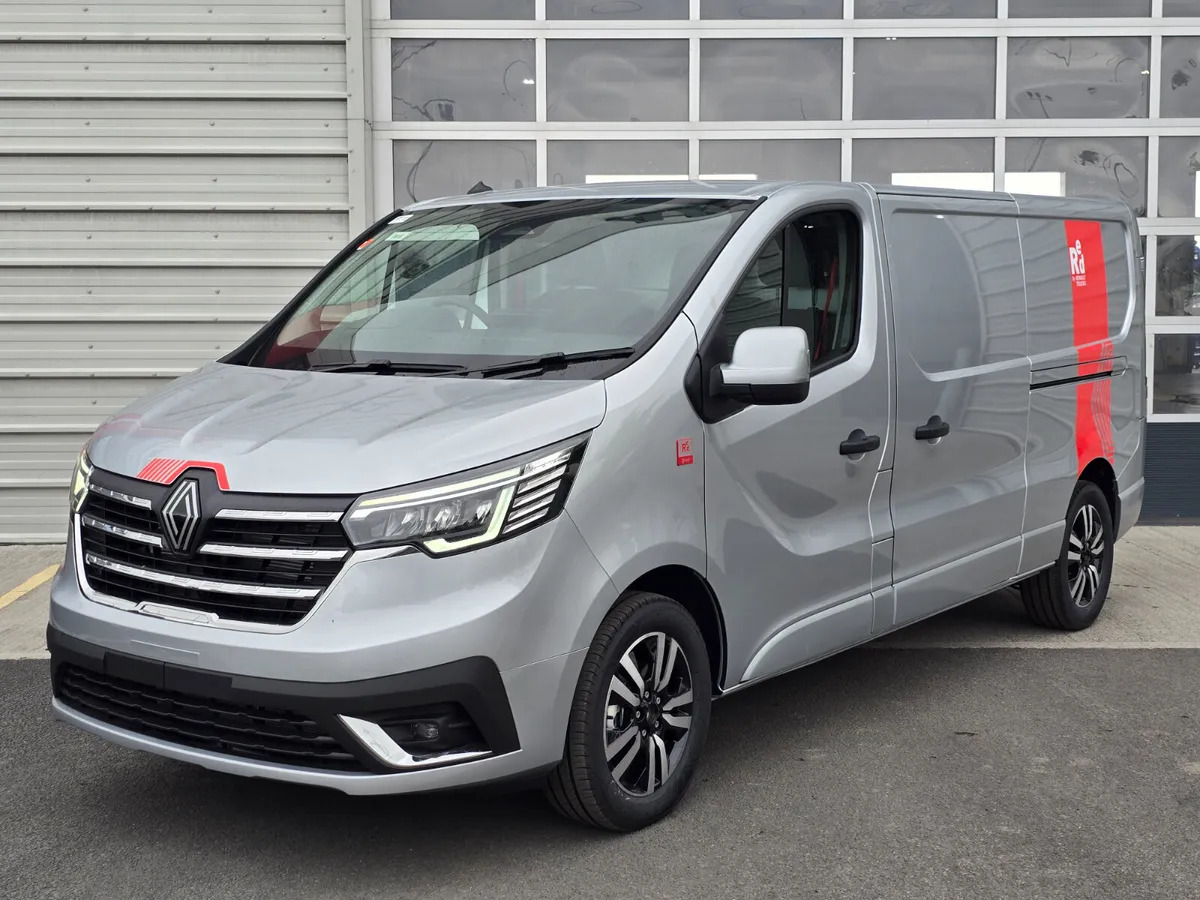 NEW Renault Trafic Exclusive 170BHP/150BHP Auto Highland Silver - Panel van: picture 2 NEW Renault Trafic Exclusive 170BHP/150BHP Auto Highland Silver - Panel van: picture 2