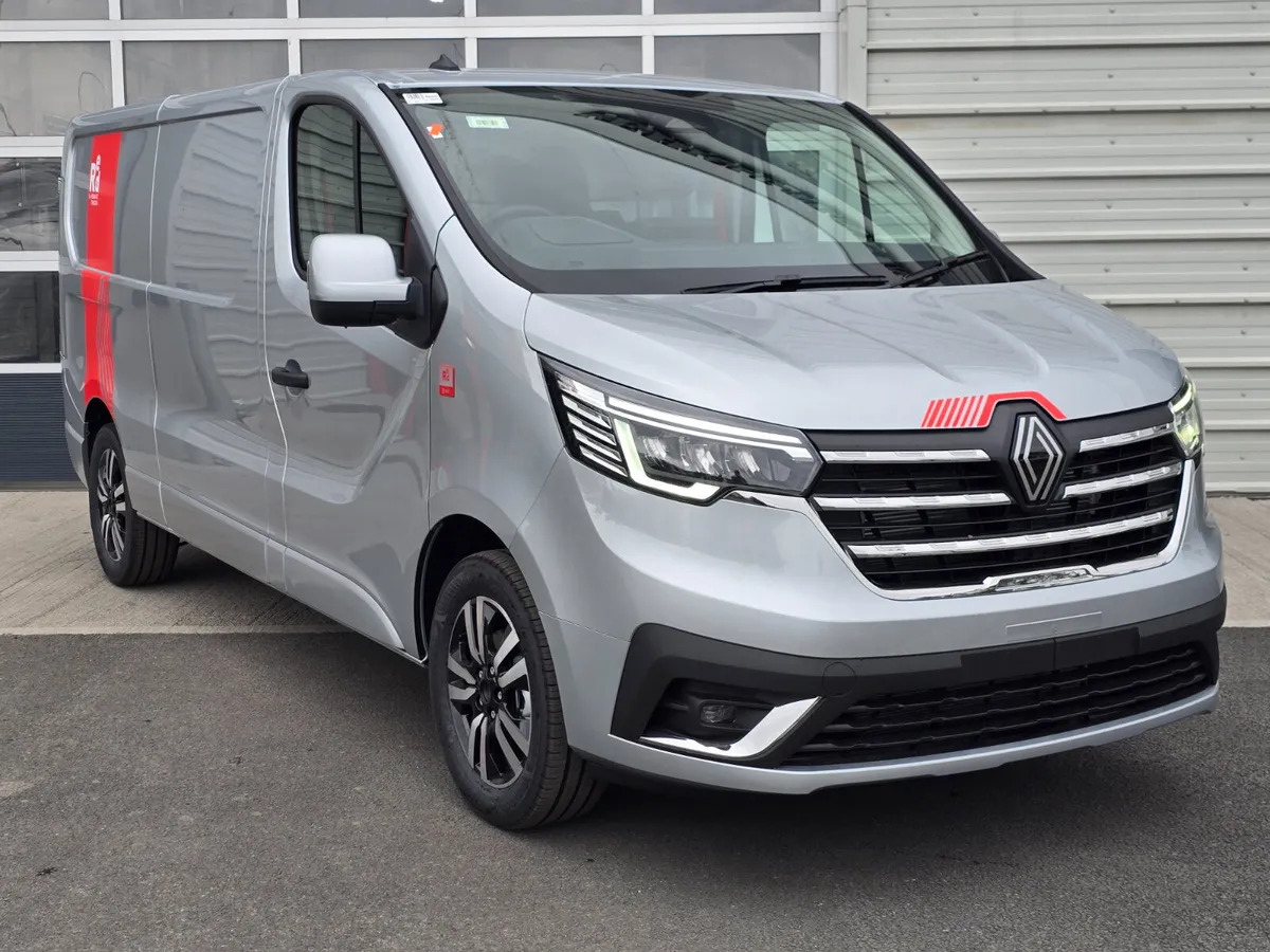 NEW Renault Trafic Exclusive 170BHP/150BHP Manual Silver - Panel van: picture 1 NEW Renault Trafic Exclusive 170BHP/150BHP Manual Silver - Panel van: picture 1