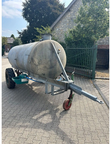 Watertank Watertank met drinkvlotter - Farm trailer: picture 1 Watertank Watertank met drinkvlotter - Farm trailer: picture 1
