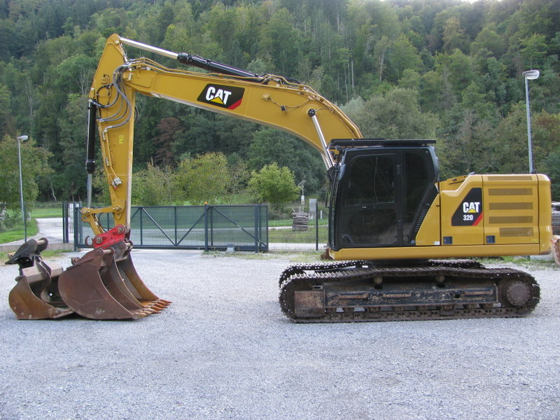 CATERPILLAR 320 with 3 buckets 6.815 houers - Crawler excavator: picture 3 CATERPILLAR 320 with 3 buckets 6.815 houers - Crawler excavator: picture 3