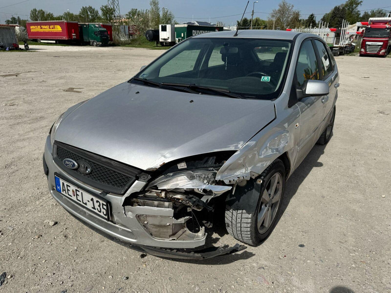 Ford Focus 1,6 i - Damaged Car - Hatchback: picture 1 Ford Focus 1,6 i - Damaged Car - Hatchback: picture 1