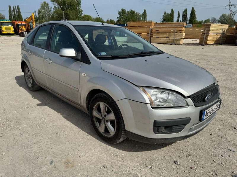 Ford Focus 1,6 i - Damaged Car - Hatchback: picture 2 Ford Focus 1,6 i - Damaged Car - Hatchback: picture 2