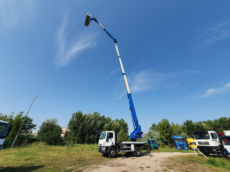 Iveco Eurocargo ML 180 E 24 - Bizocchi KJF 320 lifting basket 32 m - Truck mounted aerial platform: picture 5 Iveco Eurocargo ML 180 E 24 - Bizocchi KJF 320 lifting basket 32 m - Truck mounted aerial platform: picture 5