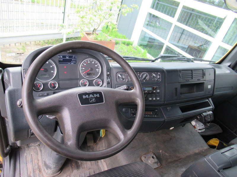 Dropside/ Flatbed truck, Crane truck MAN TGL 12.220 4x2 EEV 3-Z. W. Kipper + Palfinger Kr: picture 11 Dropside/ Flatbed truck, Crane truck MAN TGL 12.220 4x2 EEV 3-Z. W. Kipper + Palfinger Kr: picture 11