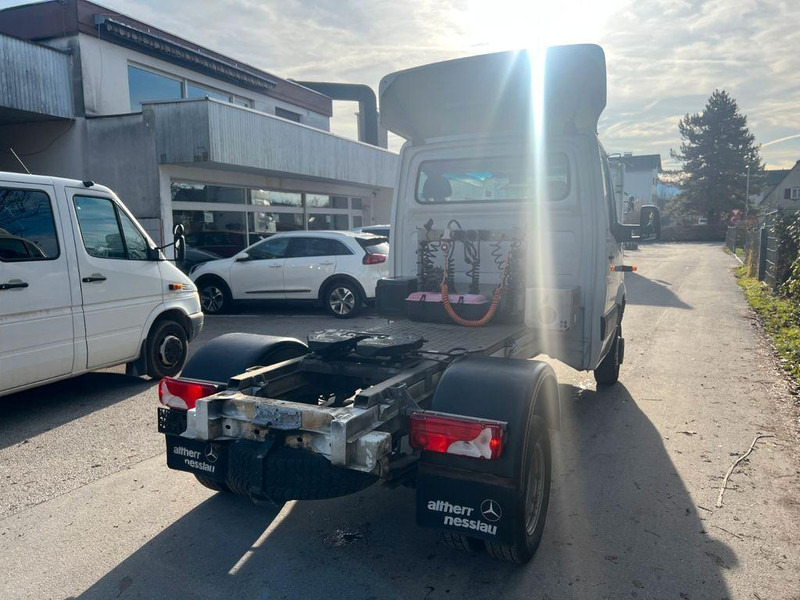 Mercedes-Benz SPRINTER 519 - Mini artic tractor unit: picture 3 Mercedes-Benz SPRINTER 519 - Mini artic tractor unit: picture 3